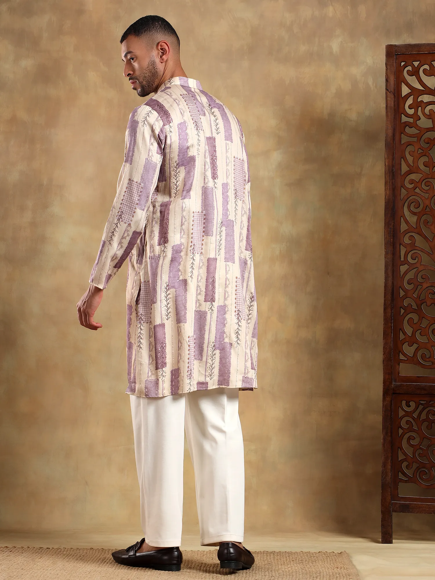 Off White Lavender Printed Long Kurta - Image 3