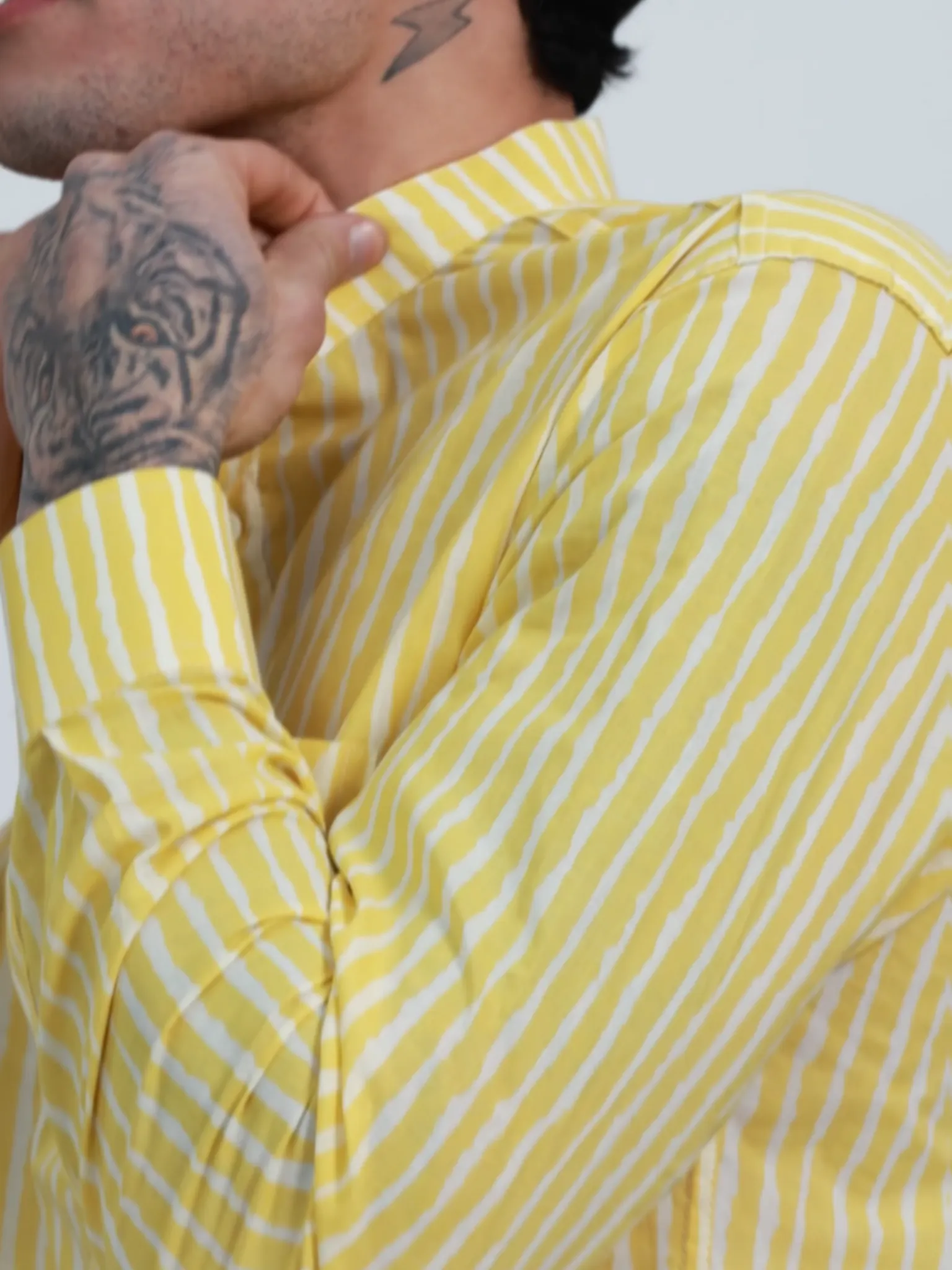 yellow lining printed short kurta - Image 4